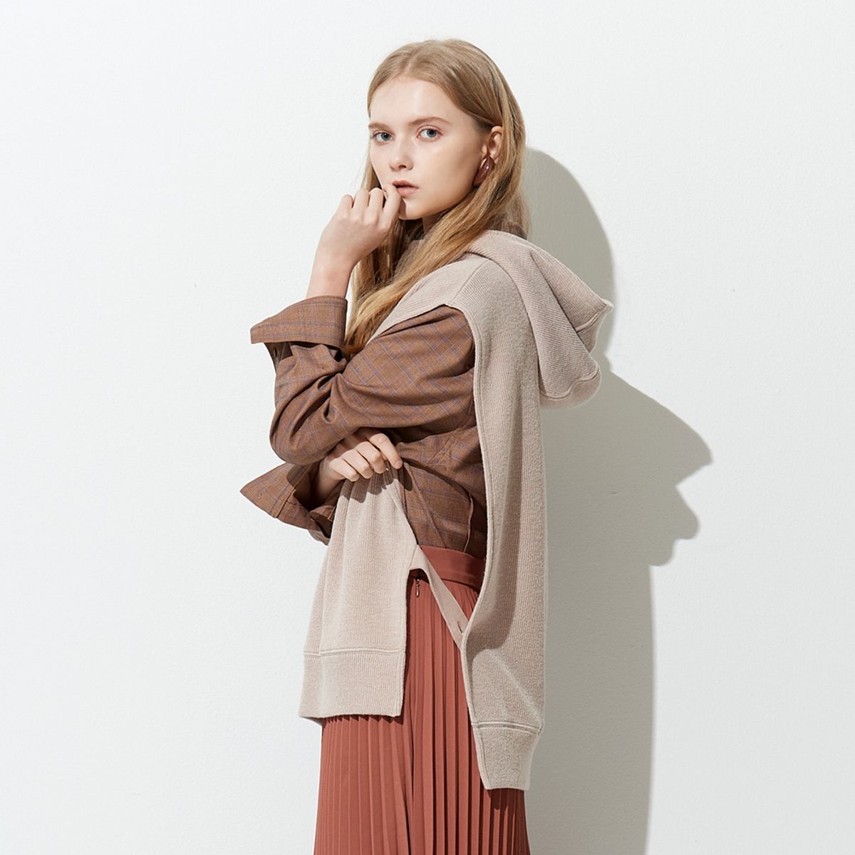 핀블랙(PINBLACK) HOODY MUFFLER VEST BEIGE