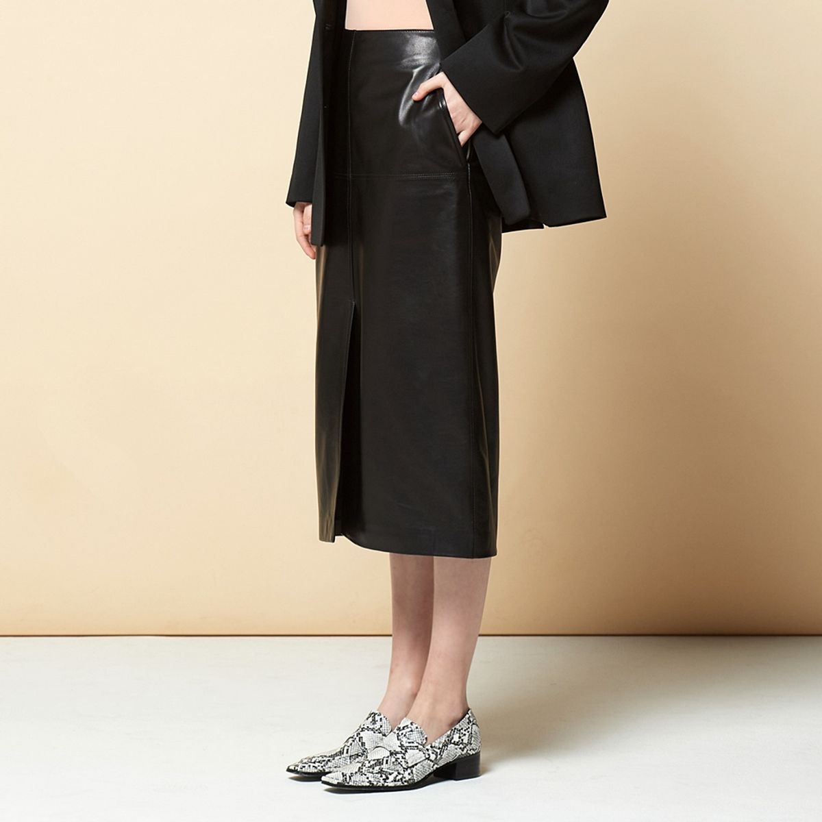 핀블랙(PINBLACK) SILIT LEATHER SKIRTS BLACK