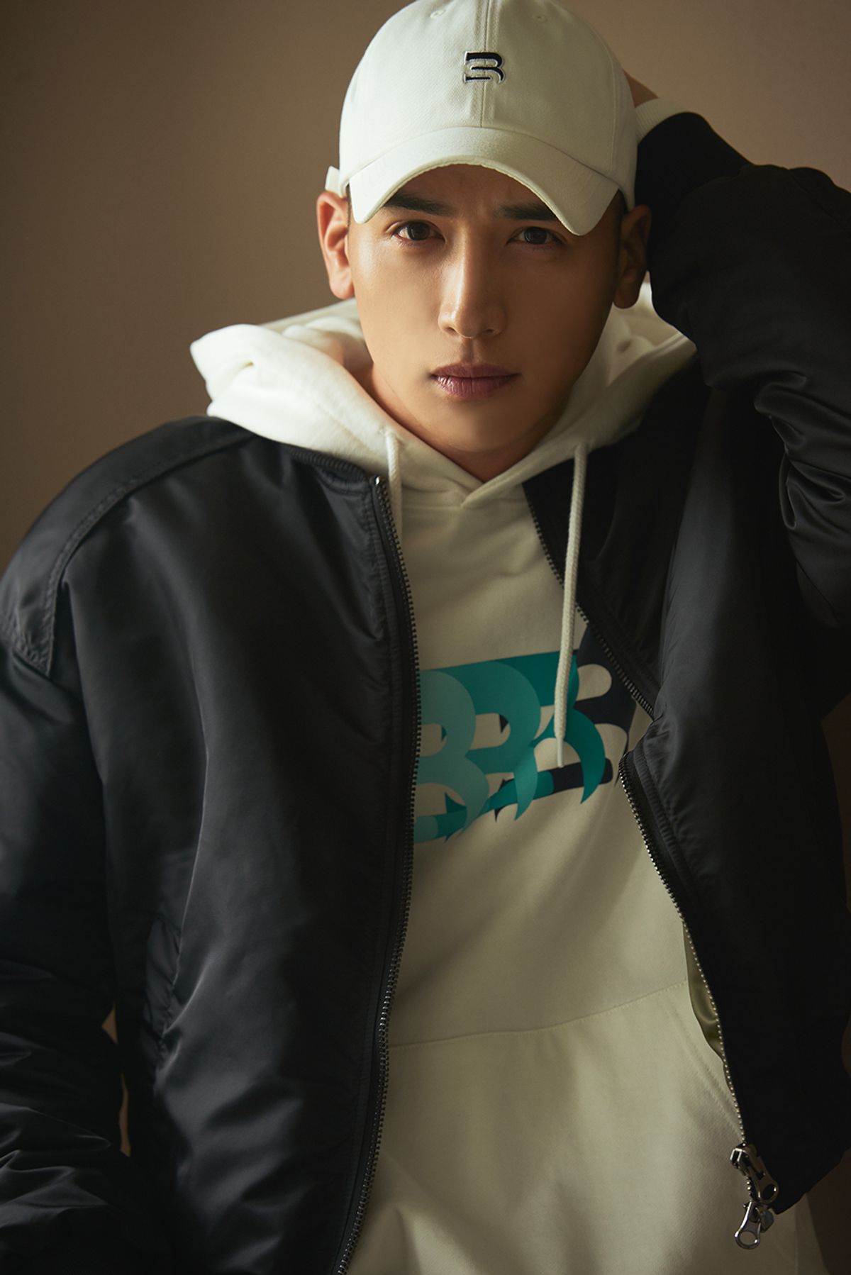 버튼서울(BUTTON SEOUL) Oversize Logo Hood (Grey)