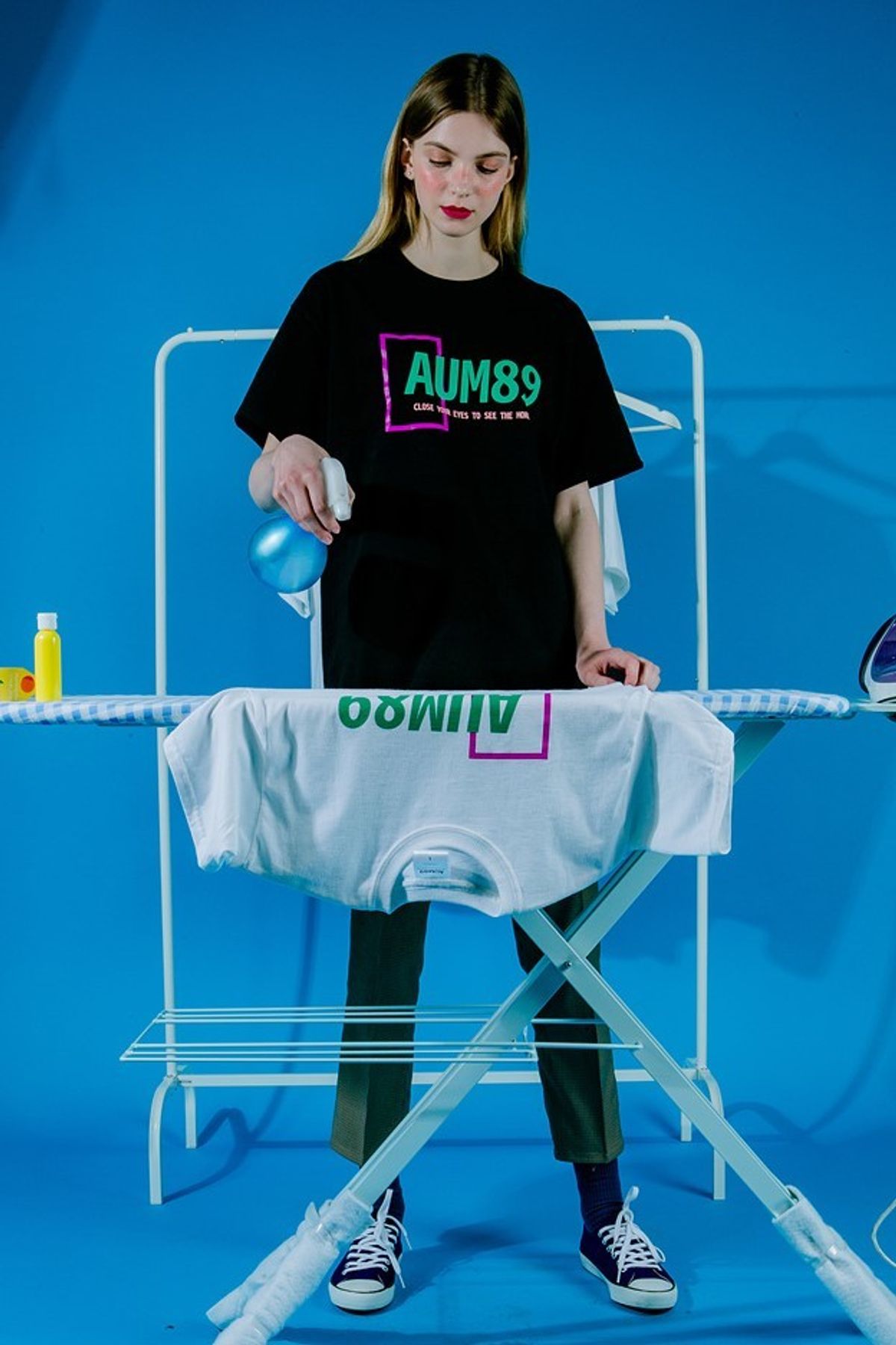 아움89(AUM89) 스퀘어 로고 티셔츠 (블랙)