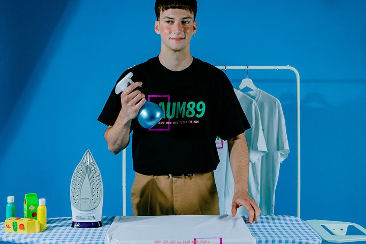 아움89(AUM89) 스퀘어 로고 티셔츠 (블랙)