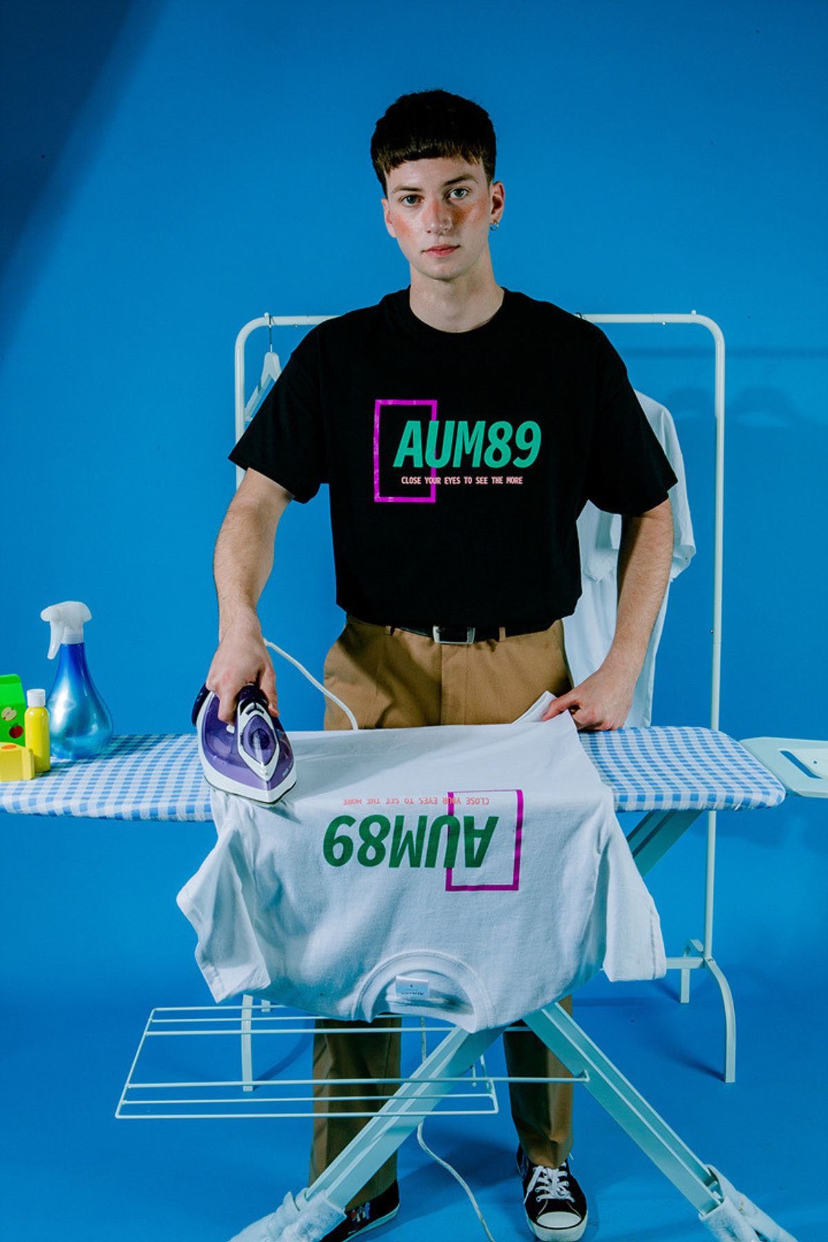 아움89(AUM89) 스퀘어 로고 티셔츠 (블랙)