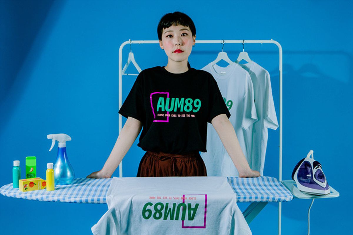 아움89(AUM89) 스퀘어 로고 티셔츠 (블랙)