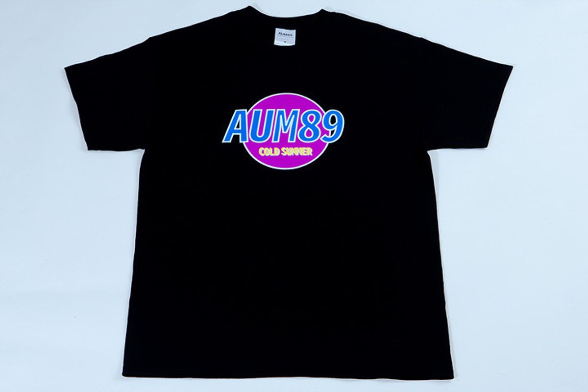 아움89(AUM89) 콜드 썸머 로고 티셔츠 (블랙)