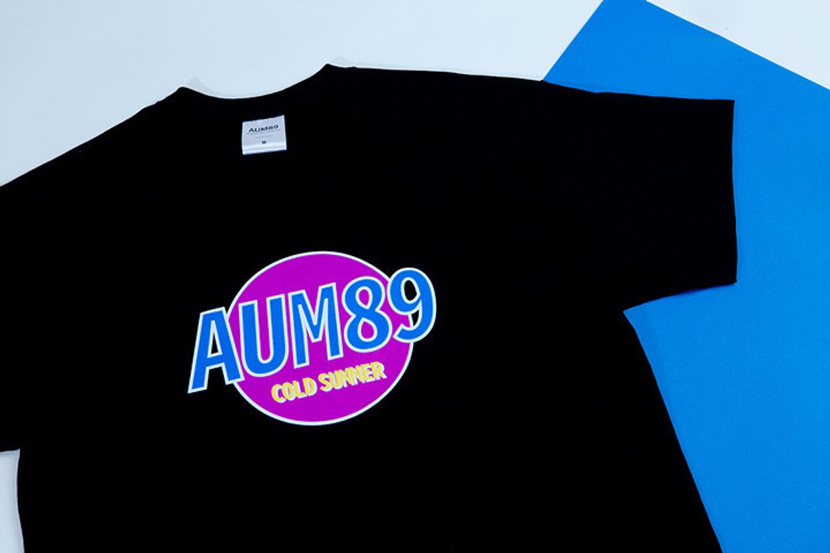 아움89(AUM89) 콜드 썸머 로고 티셔츠 (블랙)