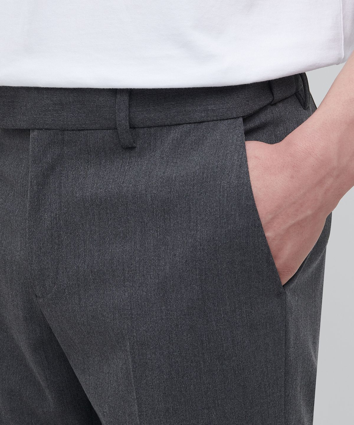 무신사 스탠다드(MUSINSA STANDARD) 라이트웨이트 테이퍼드 히든 밴딩 10부 슬랙스 [미디엄 그레이]