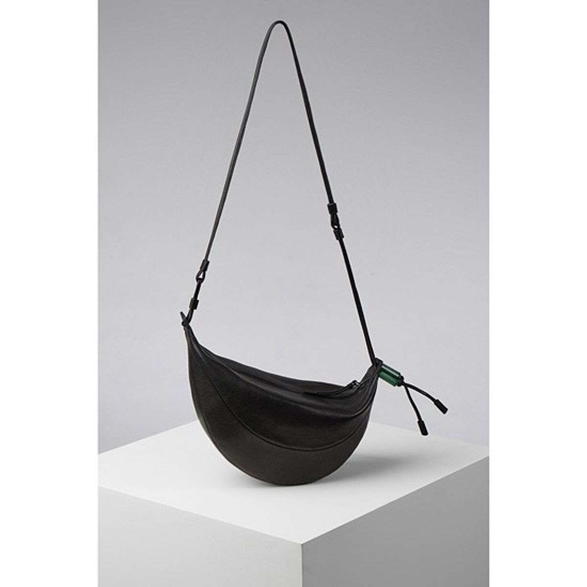 아카이브앱크(ARCHIVEPKE) Fling bag(Deep sleep)_OVBAX25002BLK