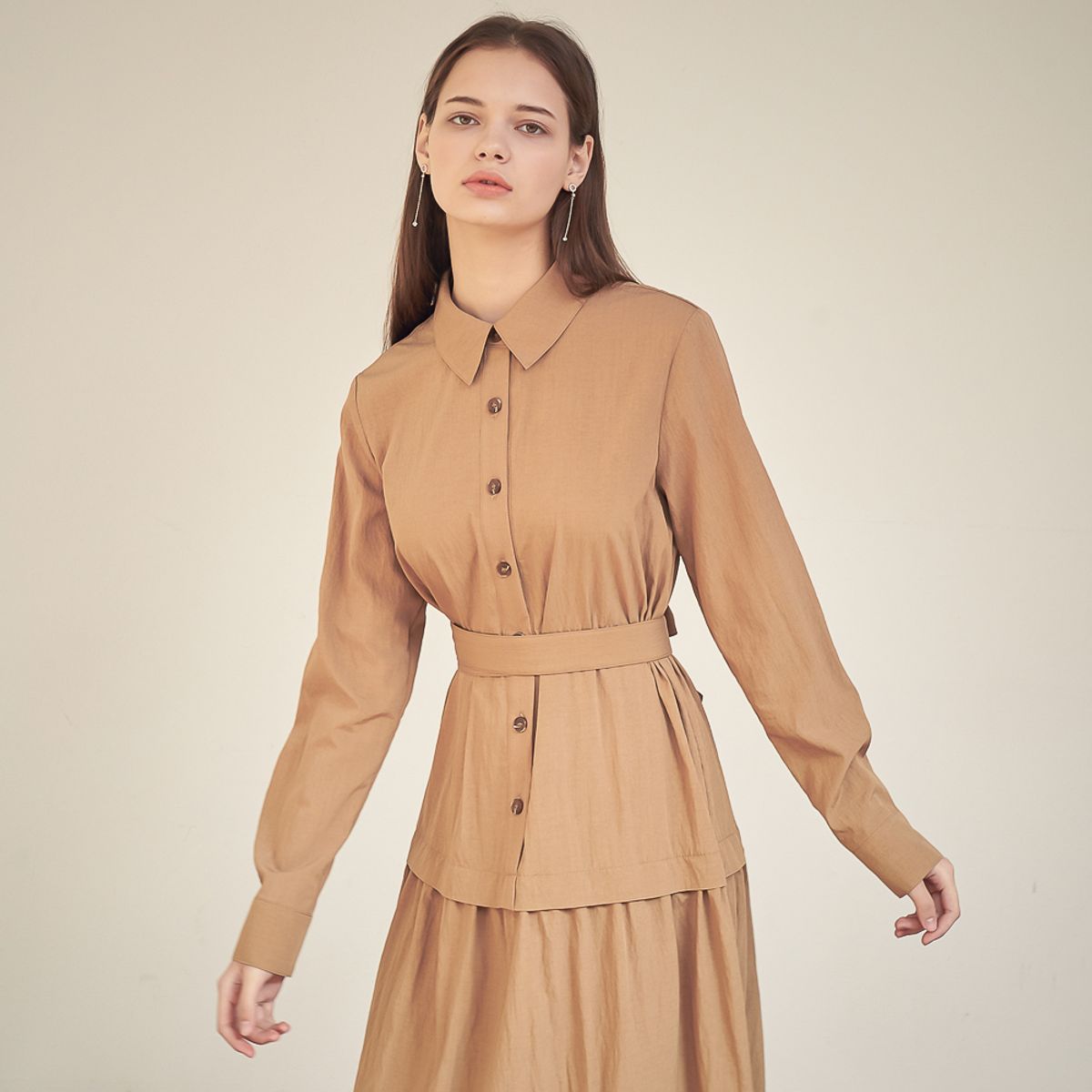 아쿠드(ACUD) Gaia Shirring Shirt One-Piece_Camel
