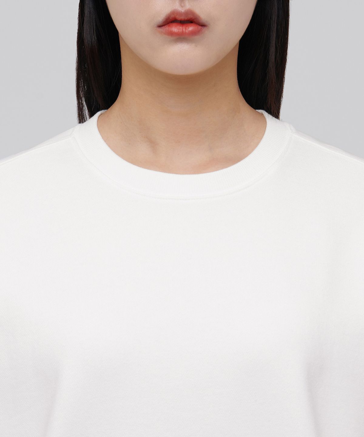 무신사 스탠다드 우먼(MUSINSA STANDARD WOMAN) 우먼즈 크롭 스웨트셔츠 [화이트]