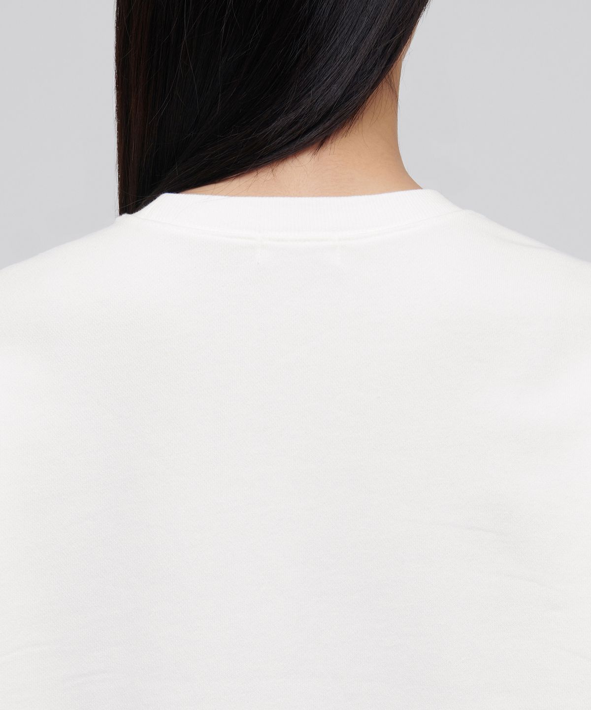무신사 스탠다드 우먼(MUSINSA STANDARD WOMAN) 우먼즈 크롭 스웨트셔츠 [화이트]