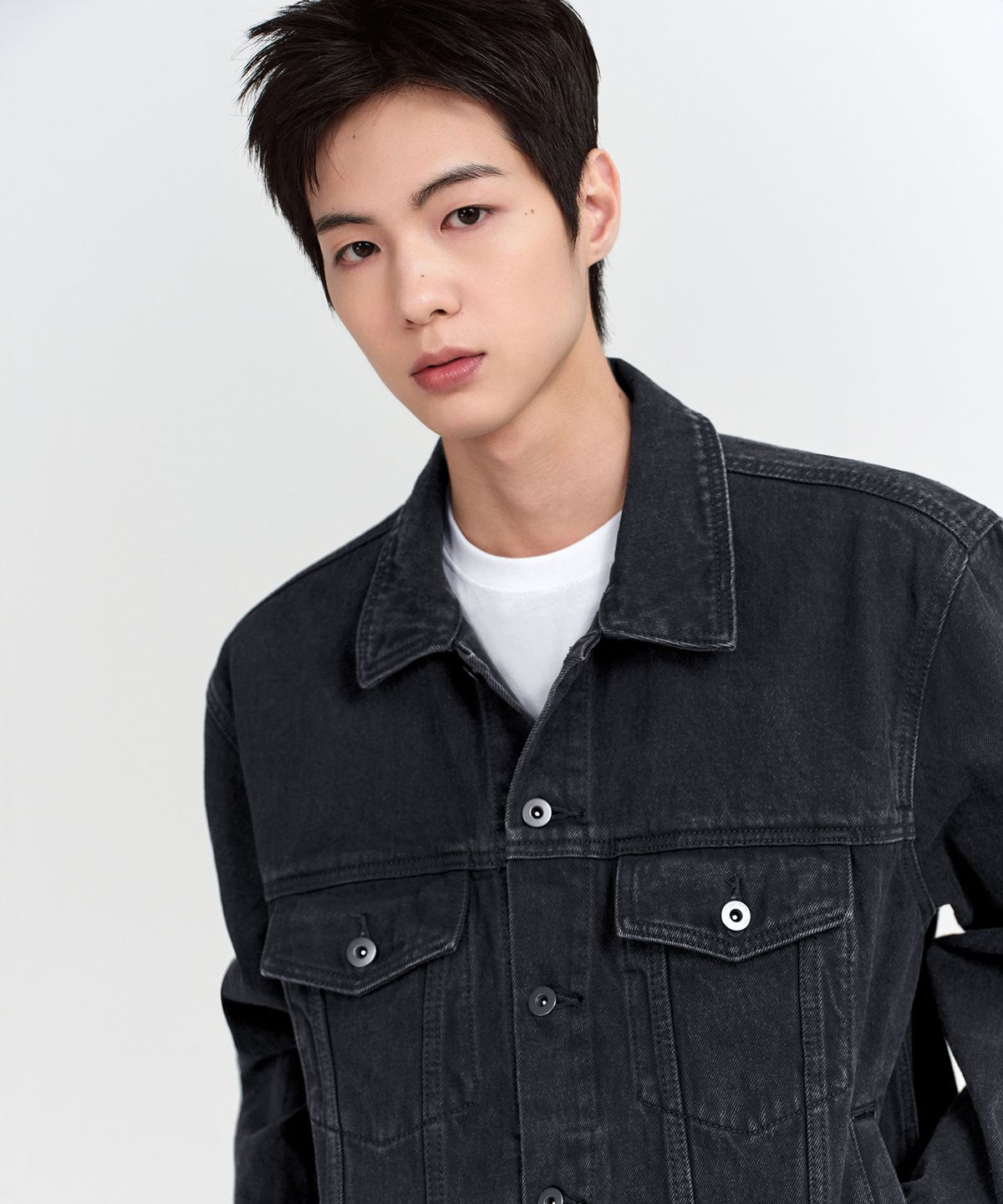 무신사 스탠다드(MUSINSA STANDARD) 릴렉스드 데님 트러커 재킷 [워시드 블랙]