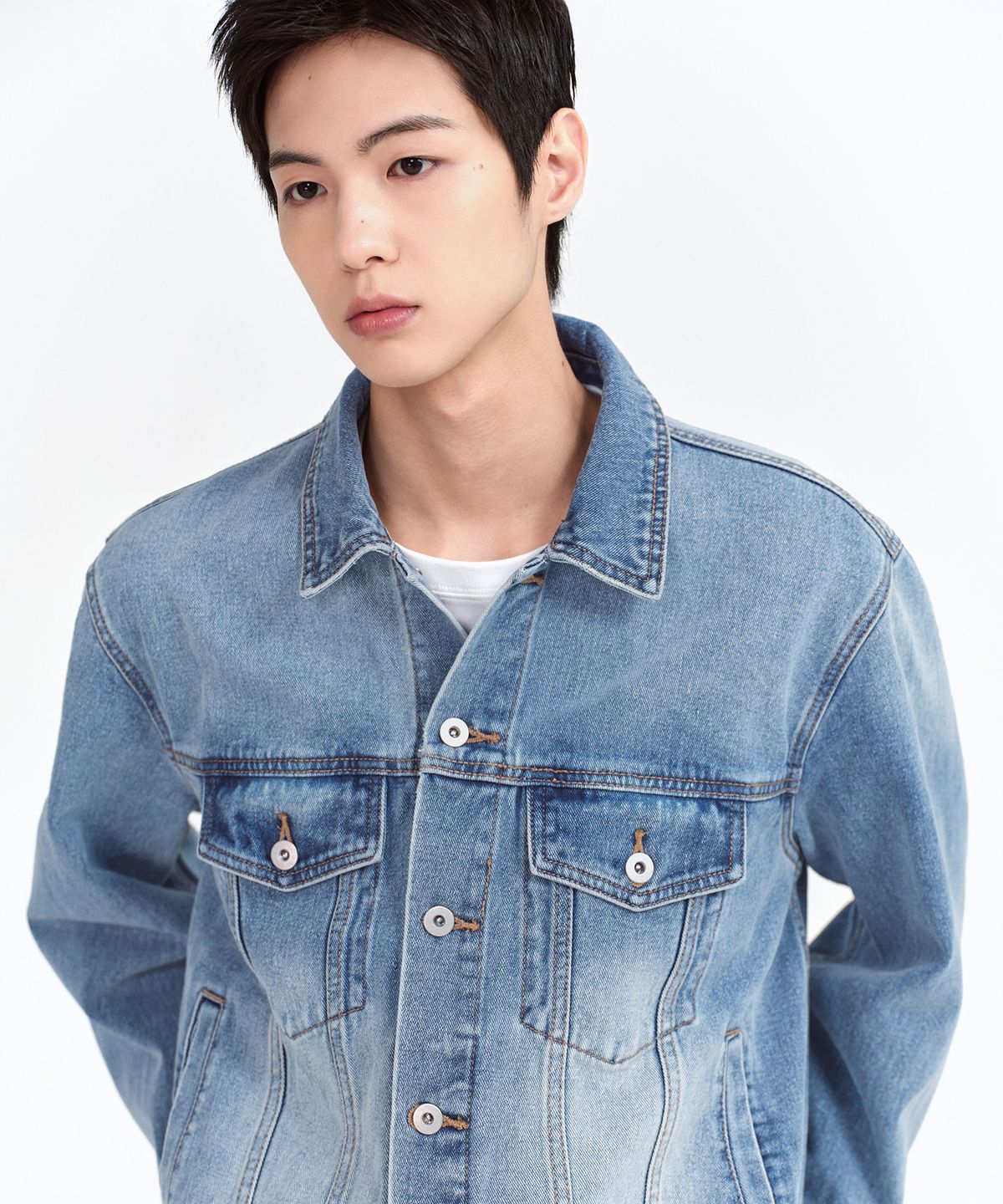 무신사 스탠다드(MUSINSA STANDARD) 릴렉스드 데님 트러커 재킷 [라이트 인디고]