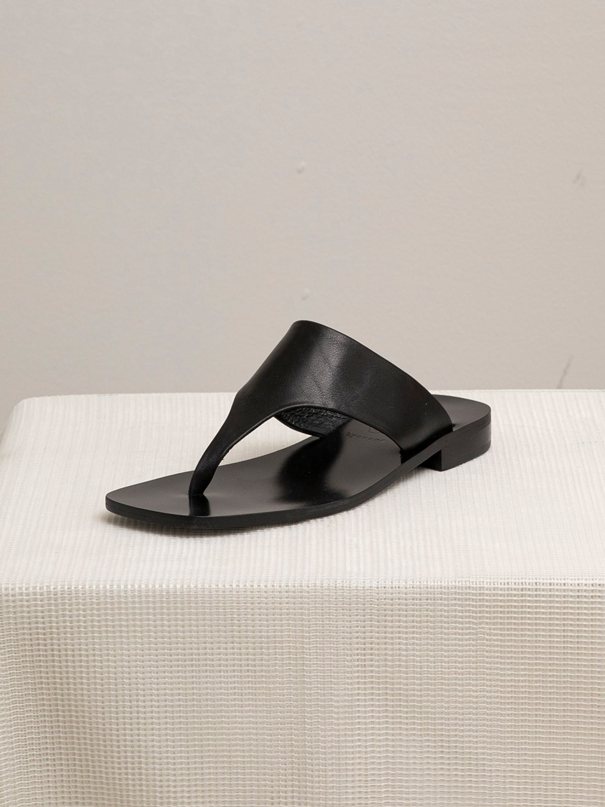 바이언스(BYEUUNS) BKS2002 T FLIPFLOP SANDAL BLACK