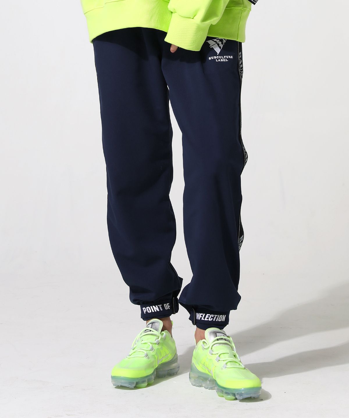 바우스트(BAUST) 크롭 슬랙스 변형 버클 조거팬츠[NAVY]