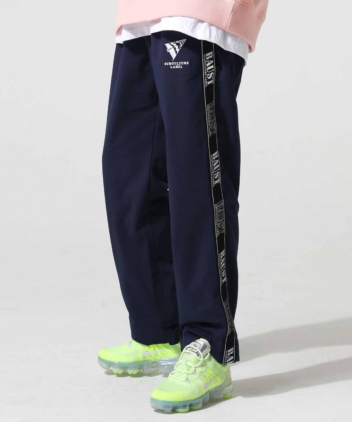 바우스트(BAUST) 크롭 슬랙스 변형 버클 조거팬츠[NAVY]