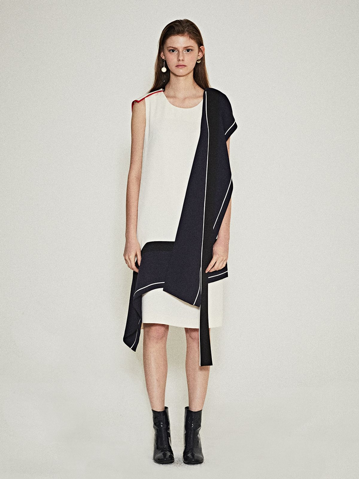 르이엘(LE YIEL) Asymmetric Harmony One Piece