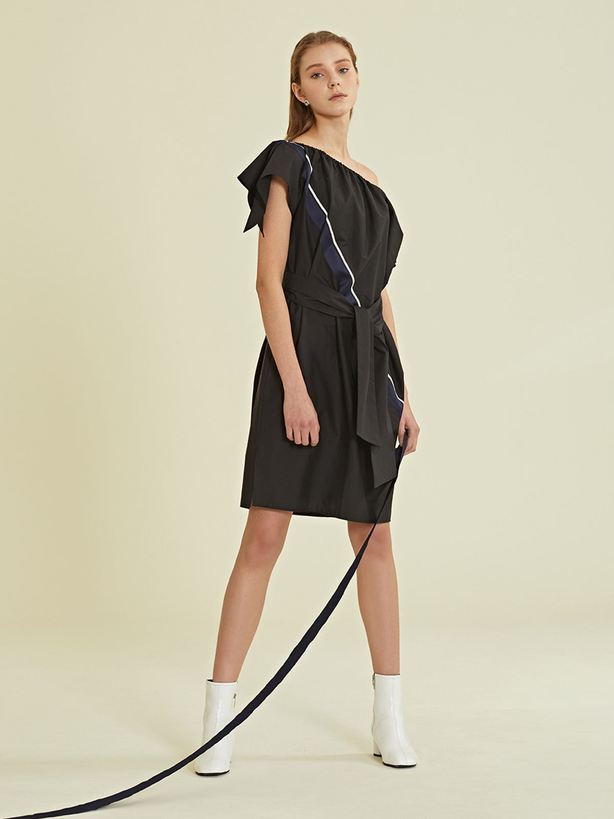 르이엘(LE YIEL) Diagonal Line Volume Dress_Black