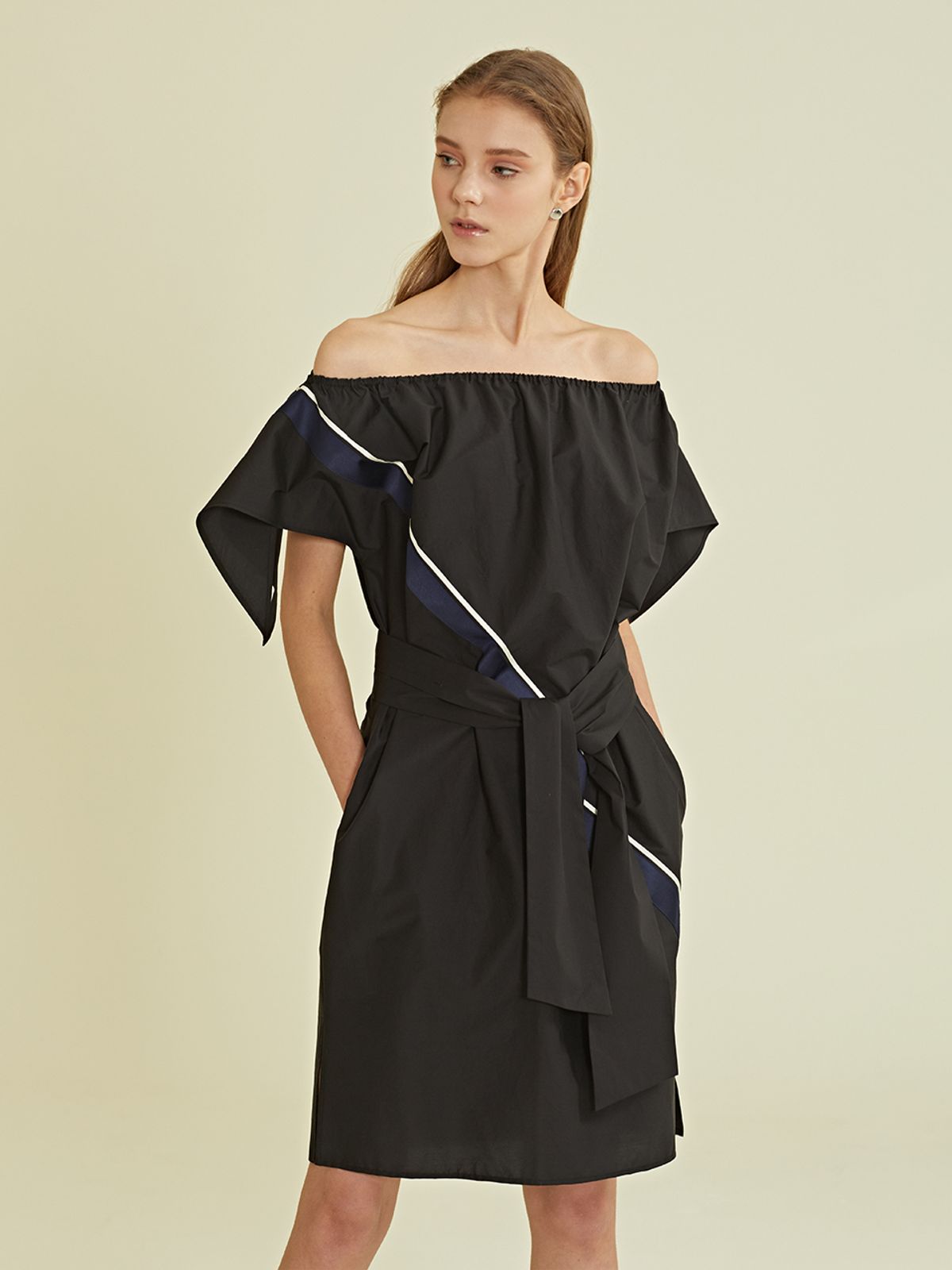 르이엘(LE YIEL) Diagonal Line Volume Dress_Black