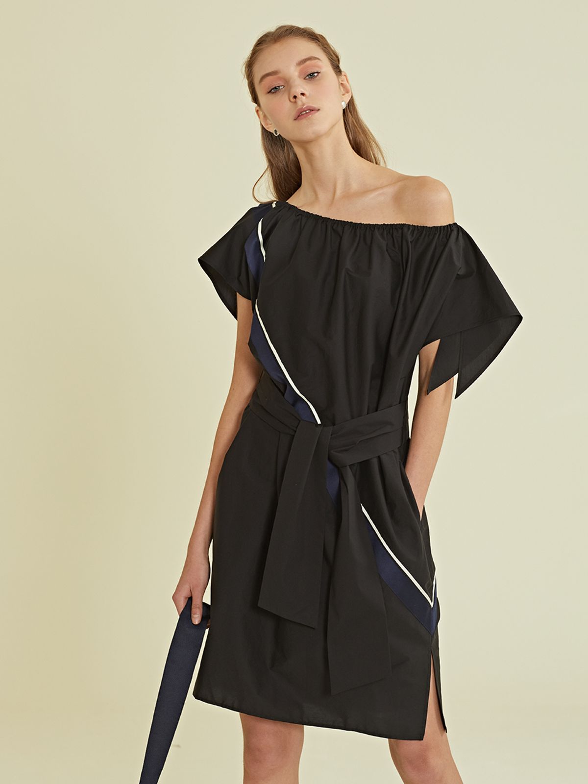 르이엘(LE YIEL) Diagonal Line Volume Dress_Blue