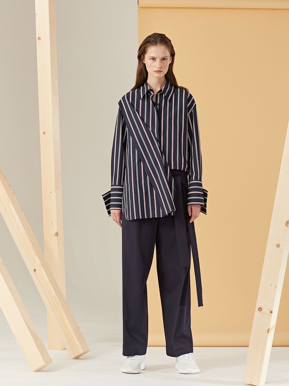 르이엘(LE YIEL) Tuck Detail Long Pants_Navy