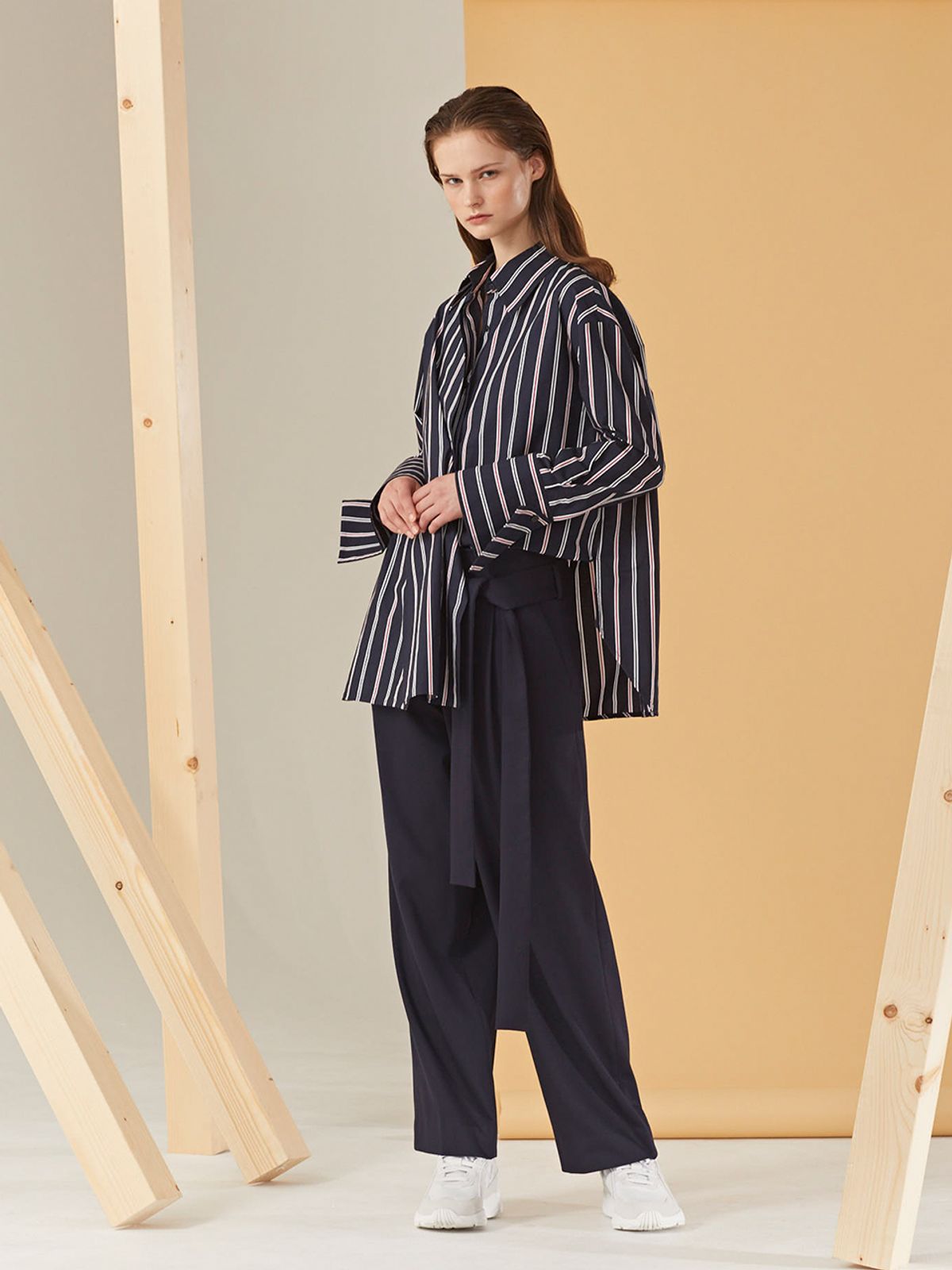르이엘(LE YIEL) Tuck Detail Long Pants_Navy
