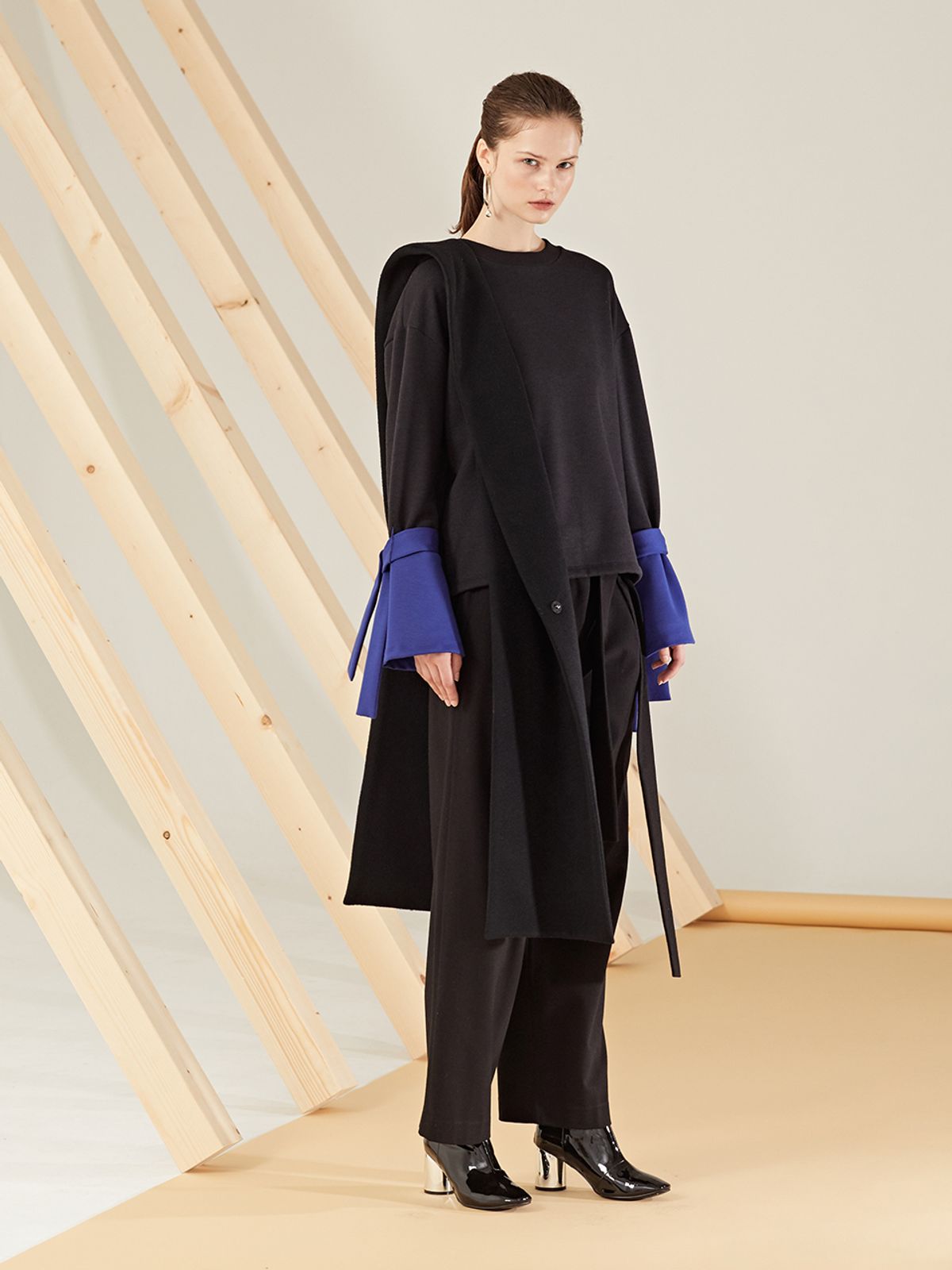 르이엘(LE YIEL) Tuck Detail Long Pants_Black