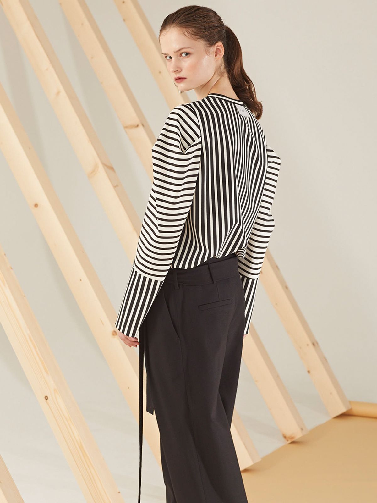 르이엘(LE YIEL) Tuck Detail Long Pants_Black