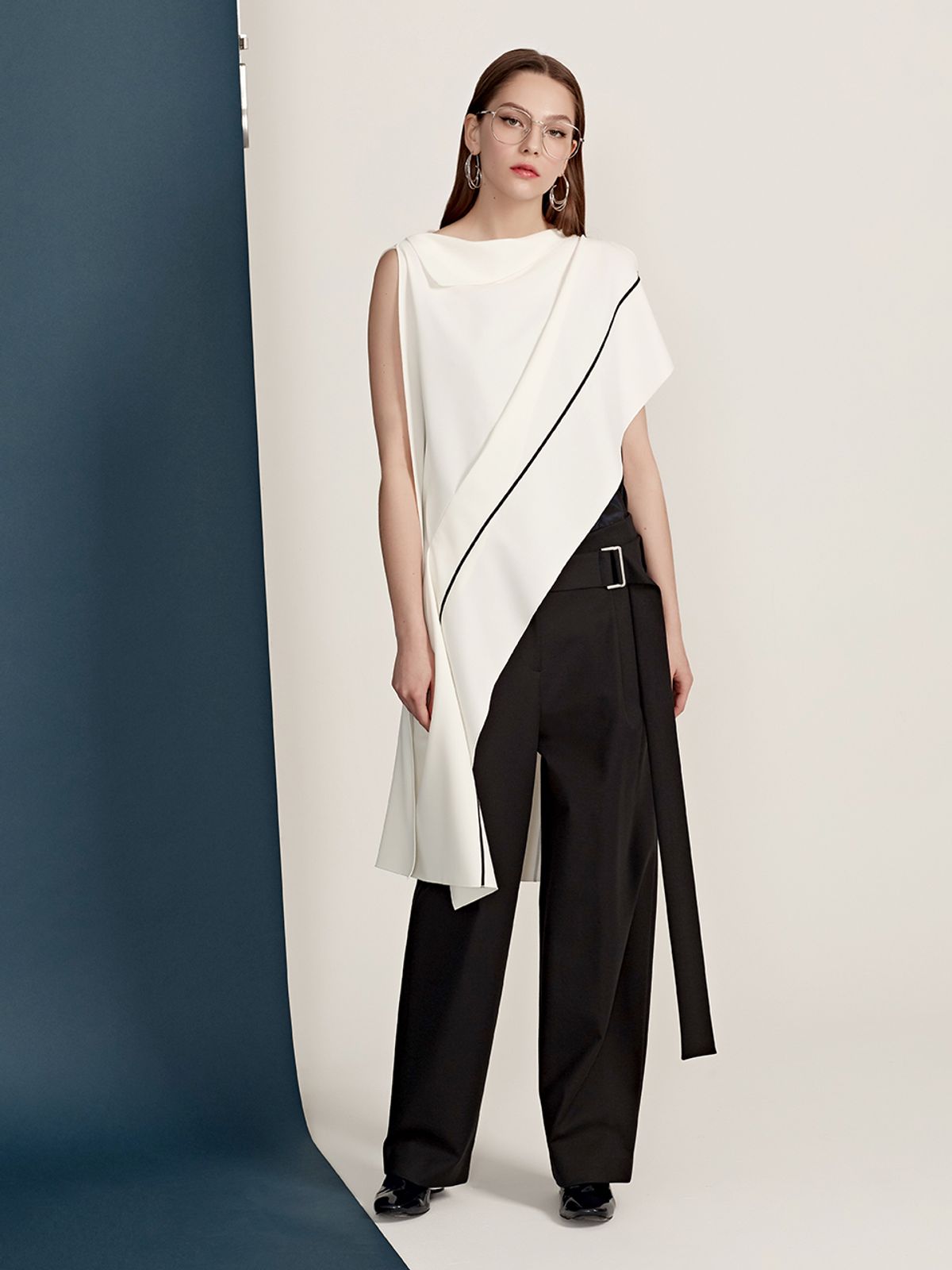 르이엘(LE YIEL) Tuck Detail Long Pants_Ivory