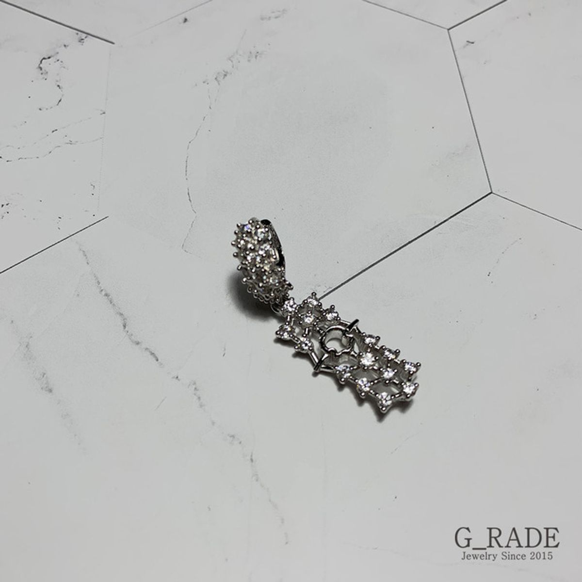 지레이드(G_RADE) Rectangular Compass Earrings