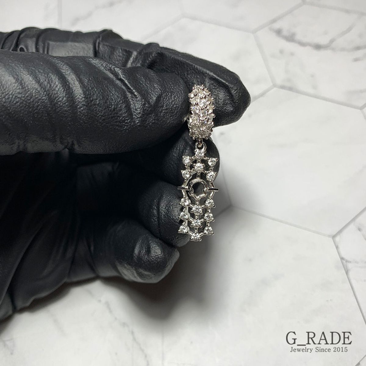 지레이드(G_RADE) Rectangular Compass Earrings