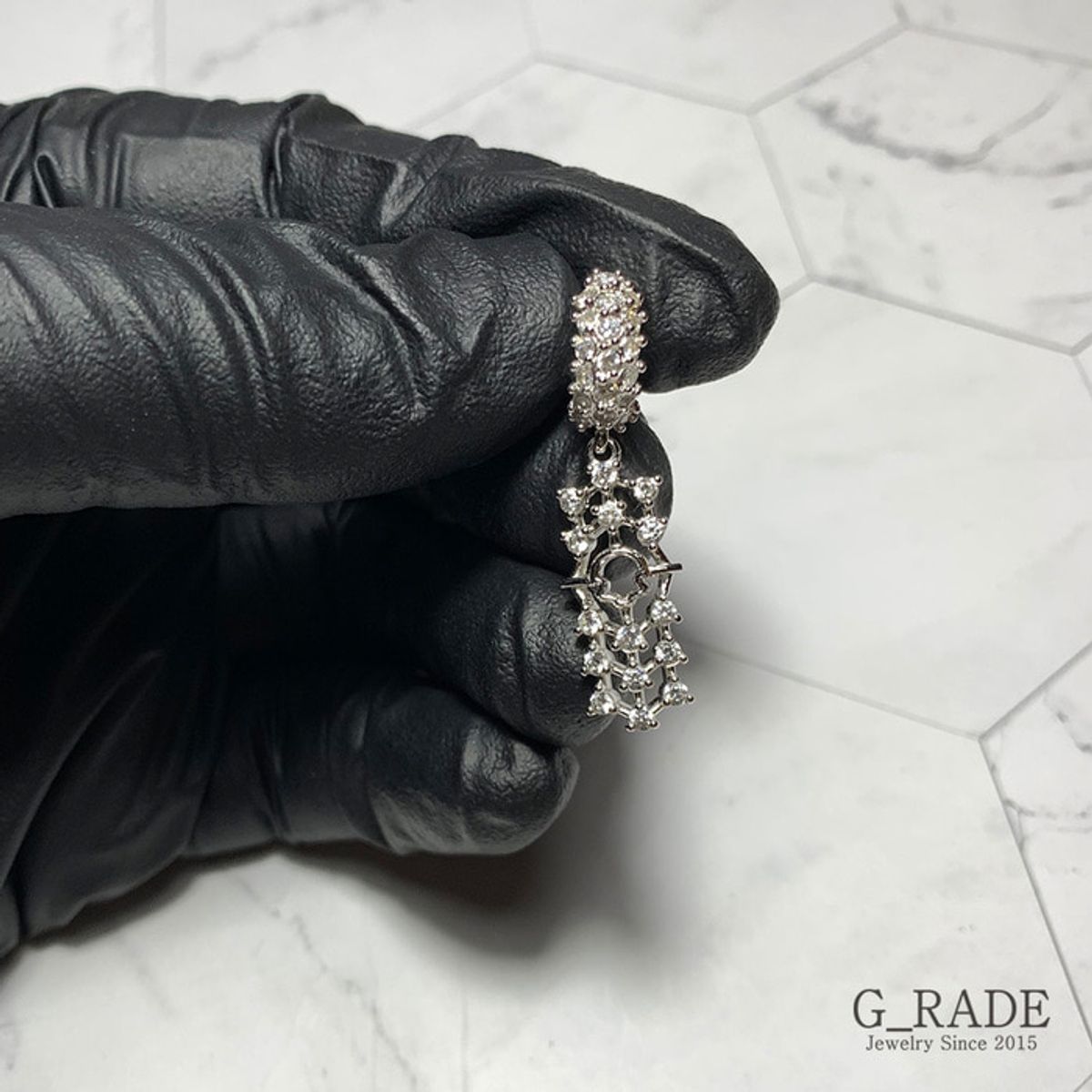 지레이드(G_RADE) Rectangular Compass Earrings