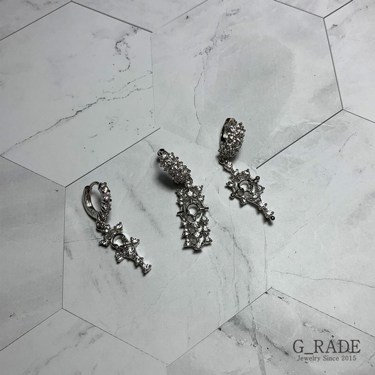 지레이드(G_RADE) Completed Compass Earrings