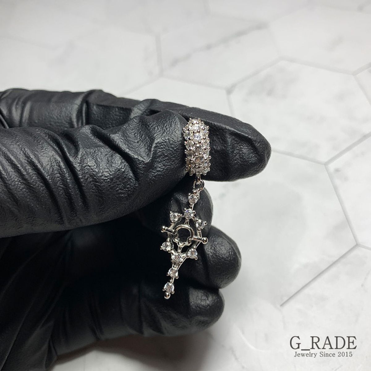 지레이드(G_RADE) Completed Compass Earrings