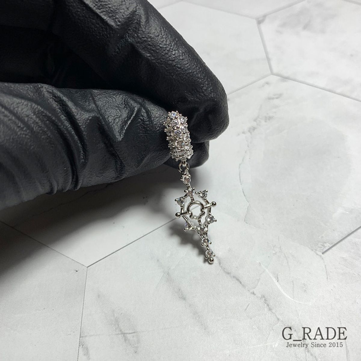 지레이드(G_RADE) Completed Compass Earrings
