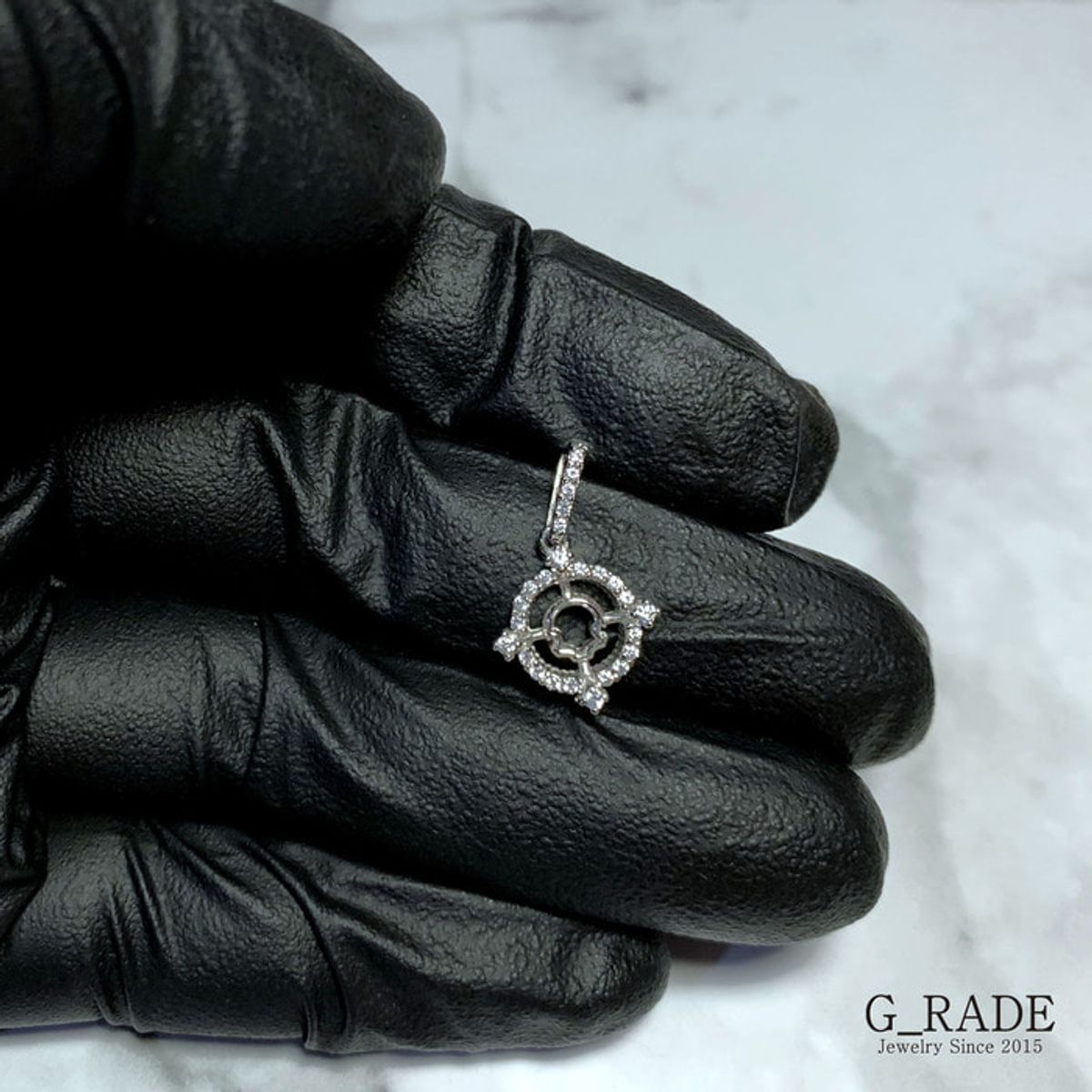 지레이드(G_RADE) Small 4way Compass Necklace