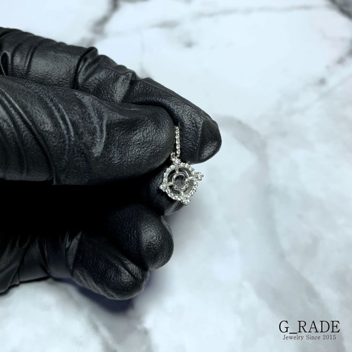 지레이드(G_RADE) Small 4way Compass Necklace