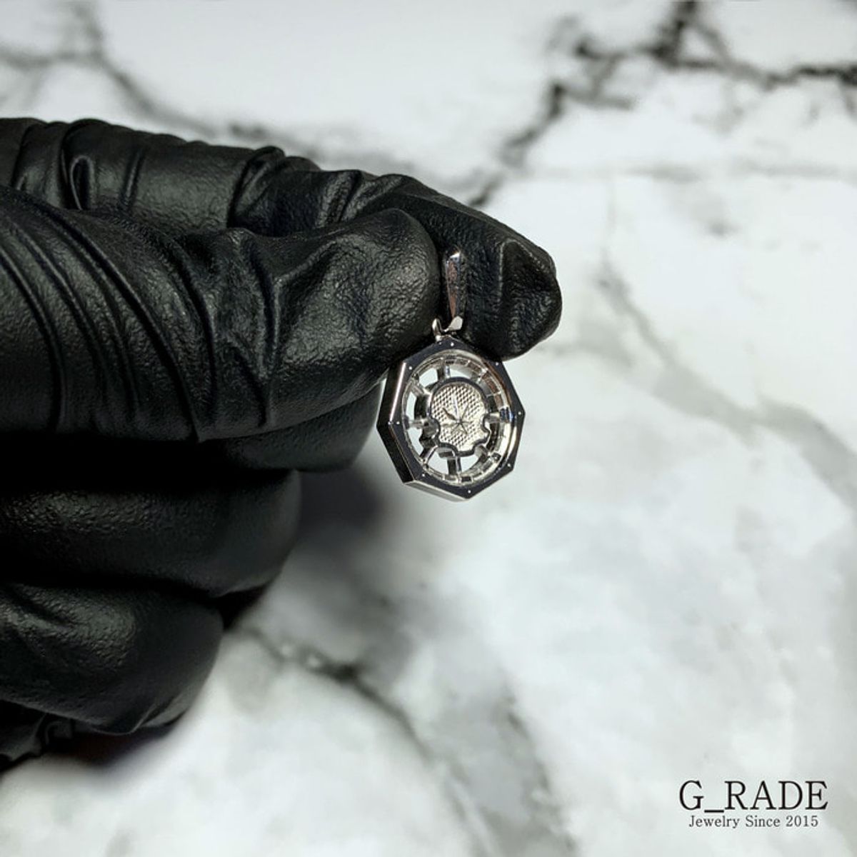 지레이드(G_RADE) Octagon Compass Necklace