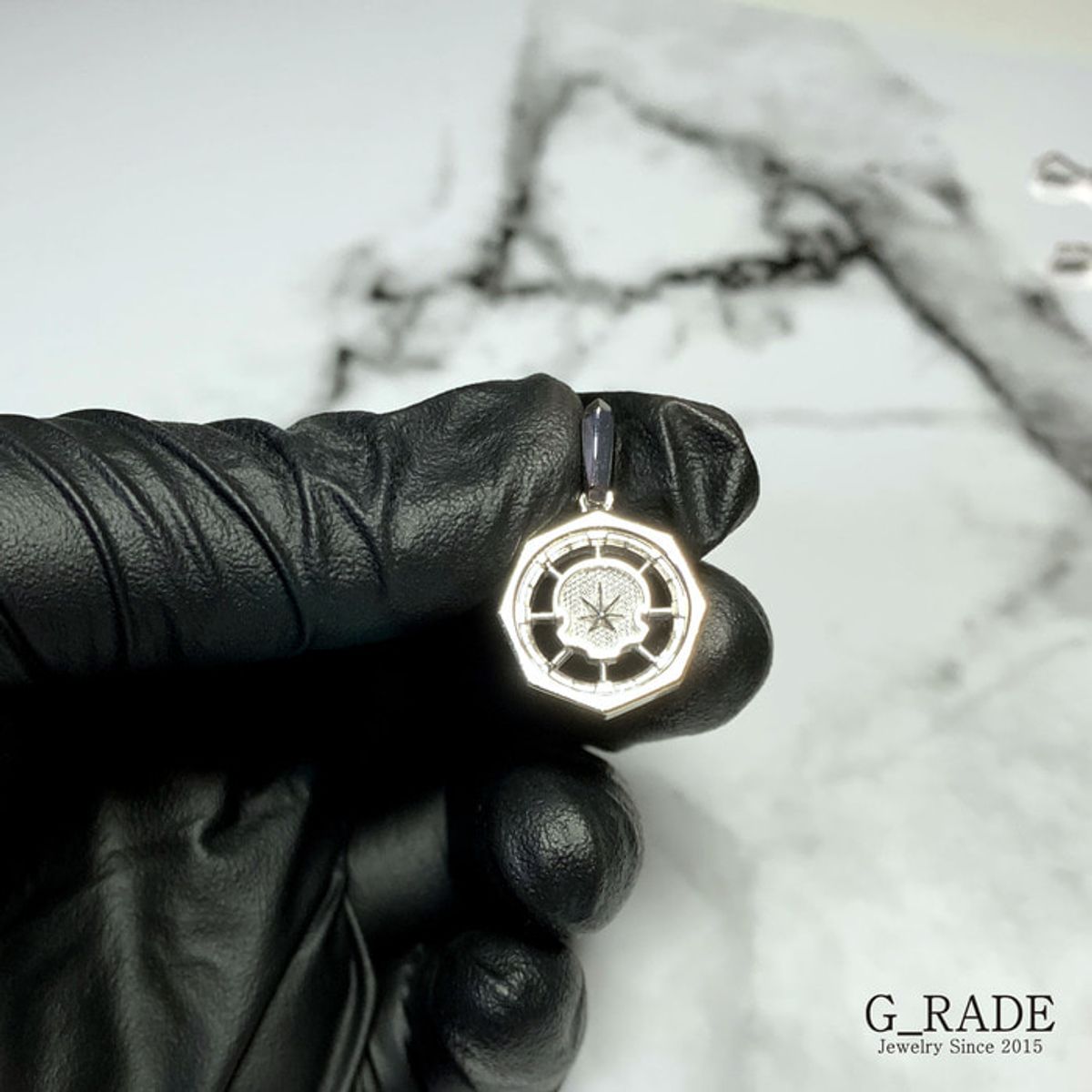 지레이드(G_RADE) Octagon Compass Necklace