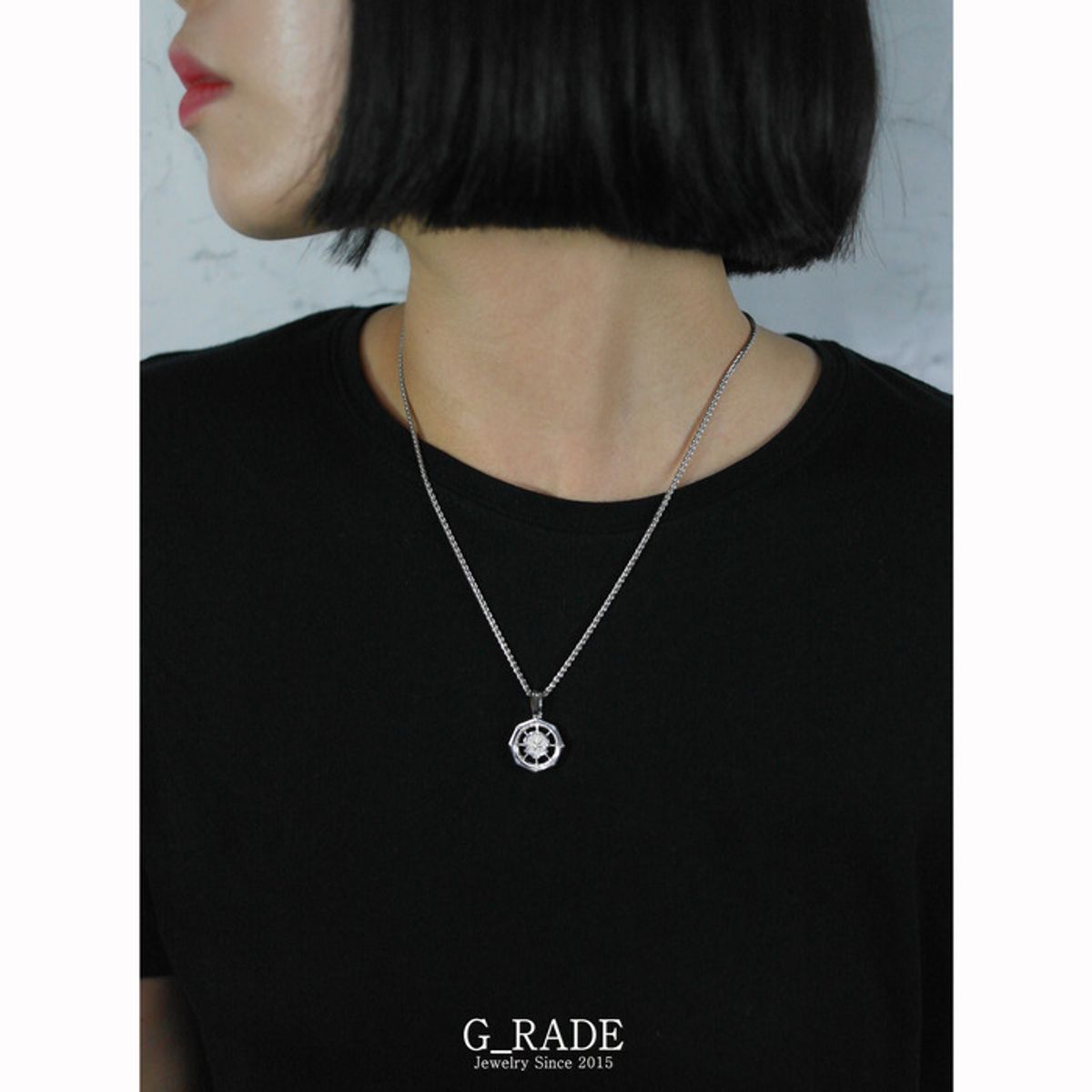 지레이드(G_RADE) Octagon Compass Necklace