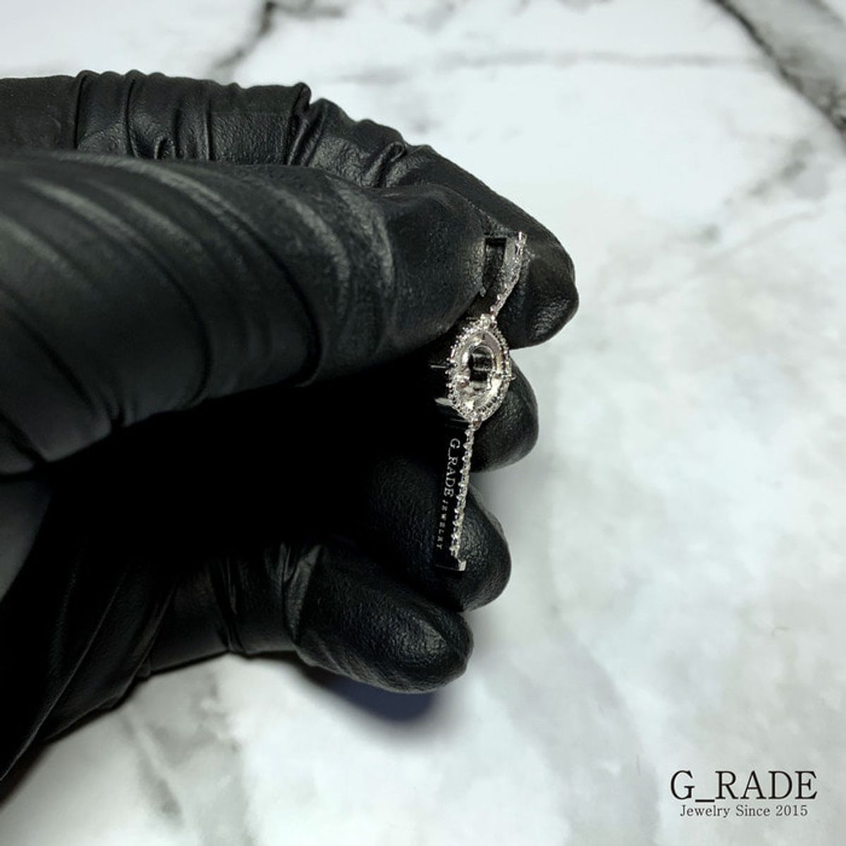 지레이드(G_RADE) Key Compass Gem Necklace