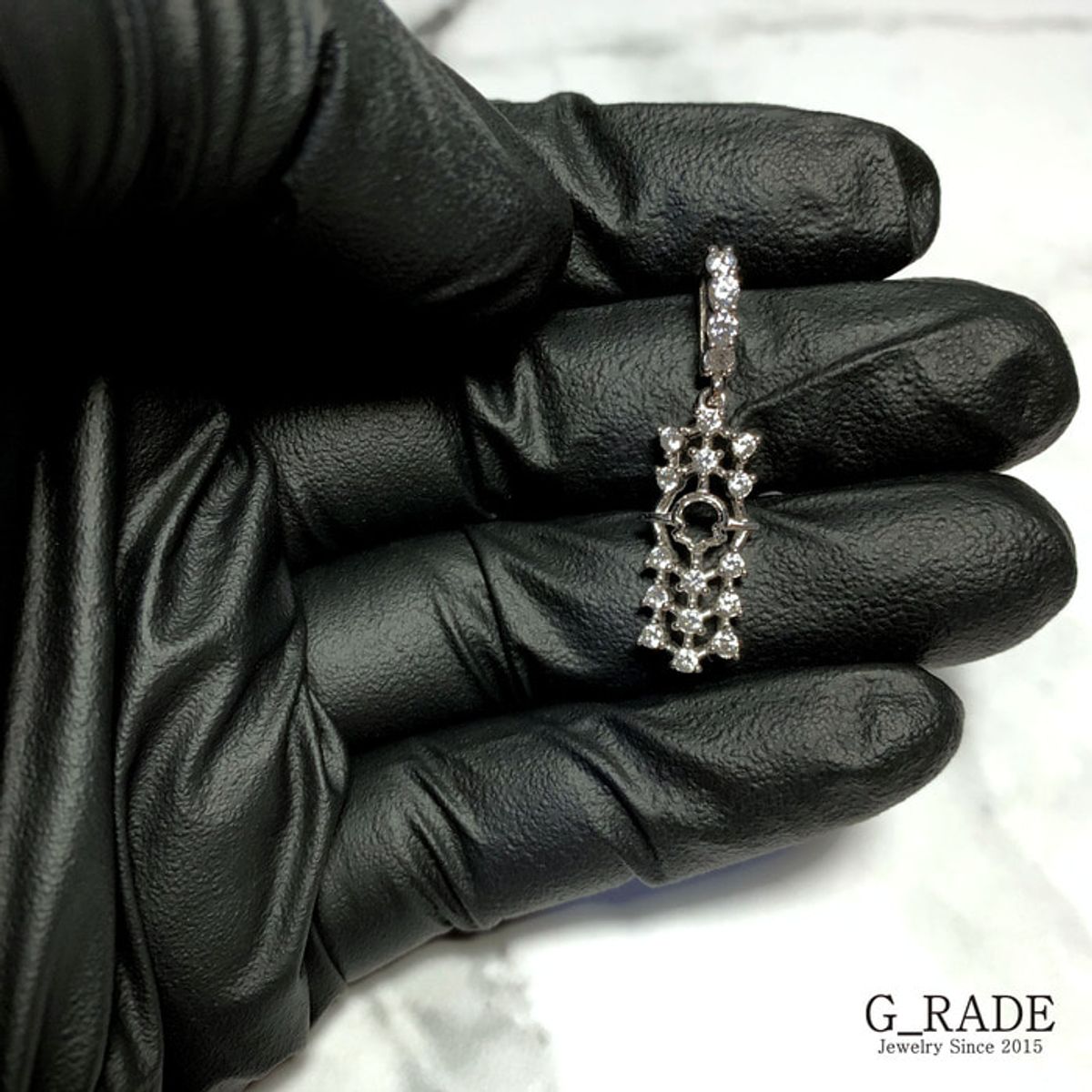지레이드(G_RADE) Rectangular Compass Necklace