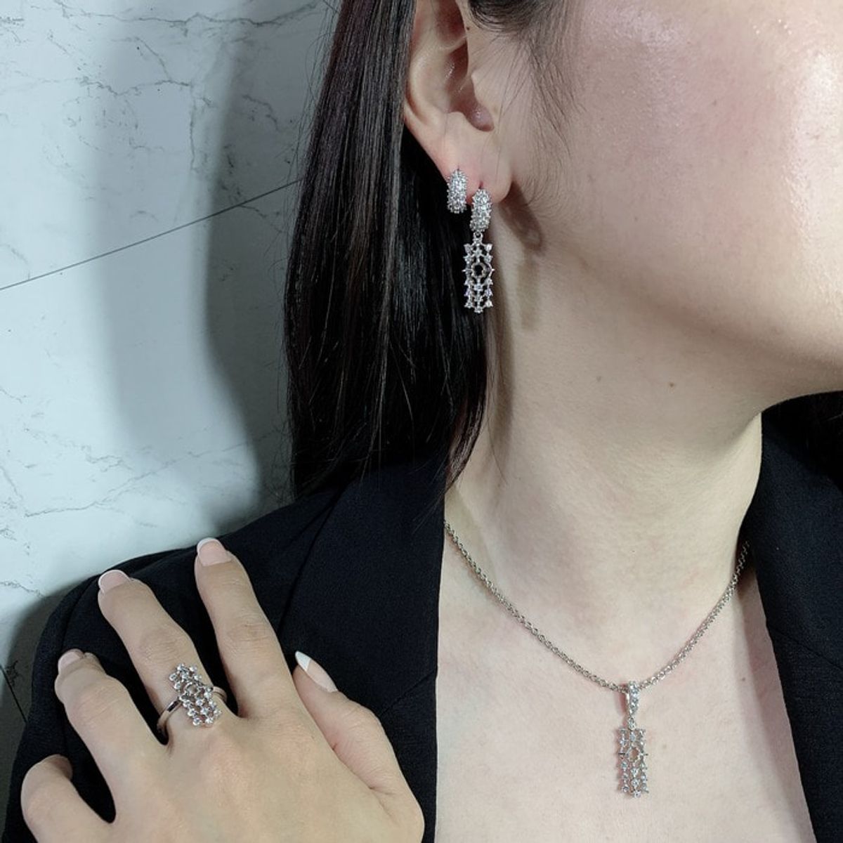 지레이드(G_RADE) Rectangular Compass Necklace