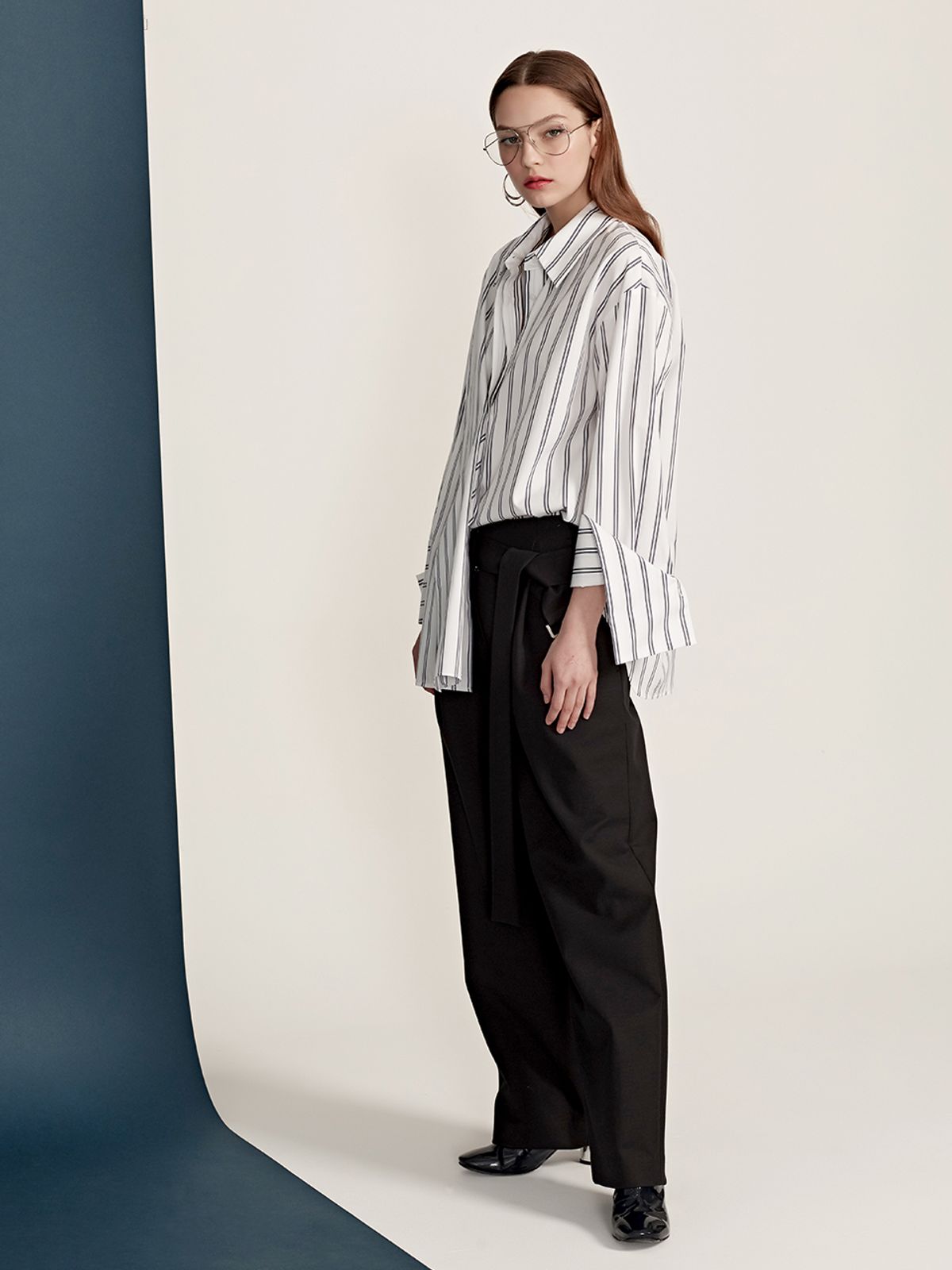 르이엘(LE YIEL) Tuck Detail Long Pants_Navy