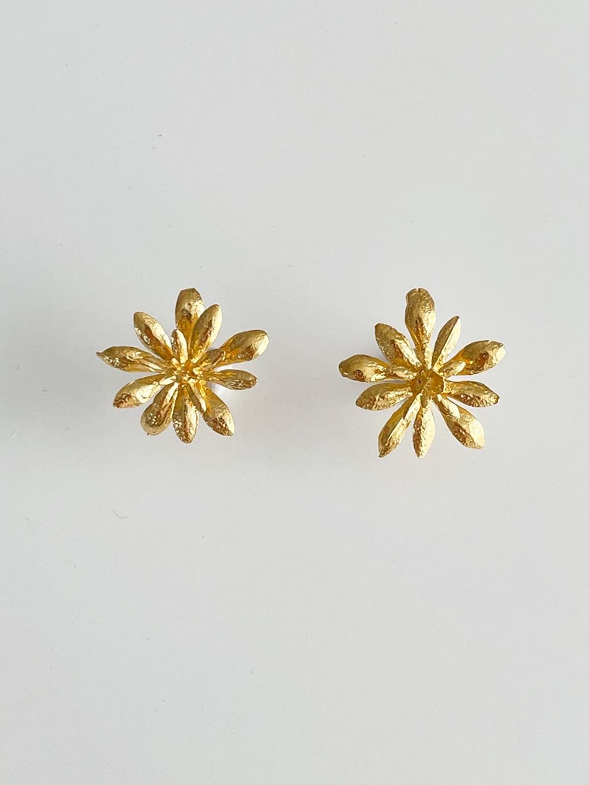 엘리오나(ELYONA) Wildflower Pearl Earrings (gold/silver)