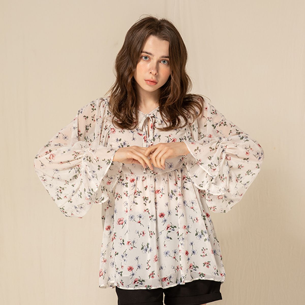 라온(RA_ON) Shirring Detail Blouse (WH)