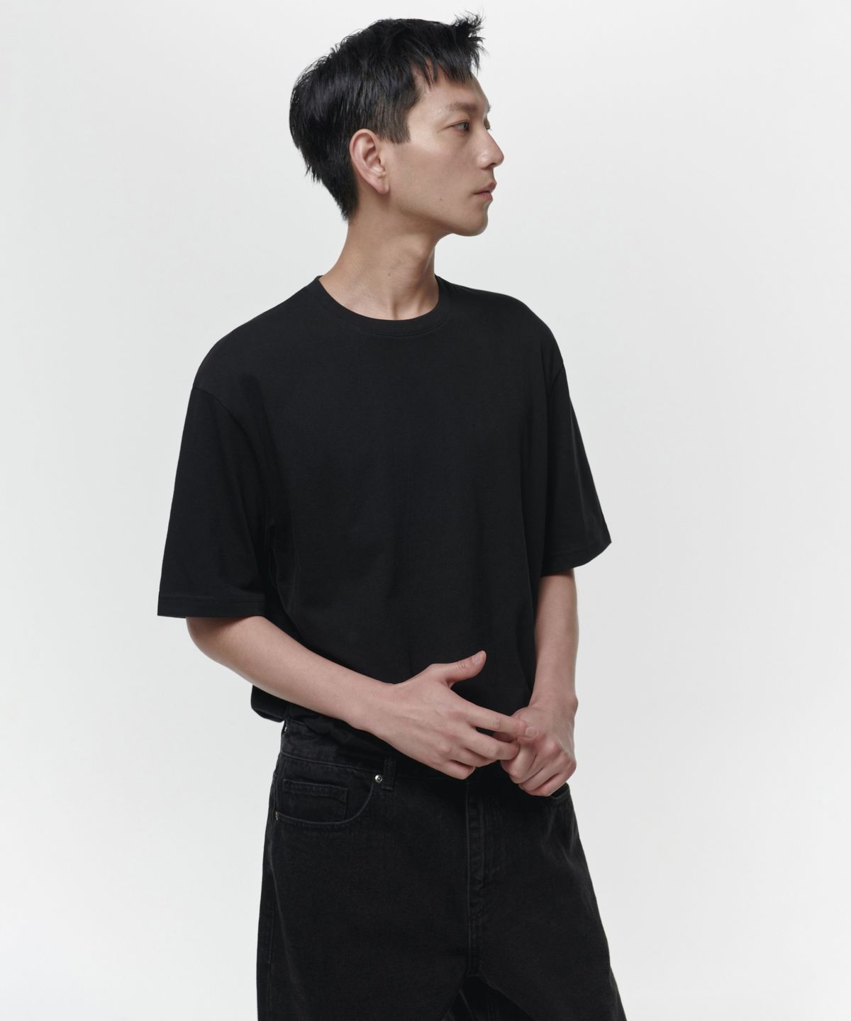 무신사 스탠다드(MUSINSA STANDARD) 오버사이즈 크루 넥 티셔츠 [블랙]