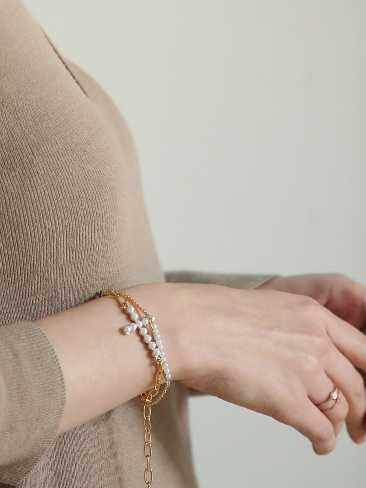 오키디루포(OCCHI DI LUPO) Gabriel cross pearl bracelet