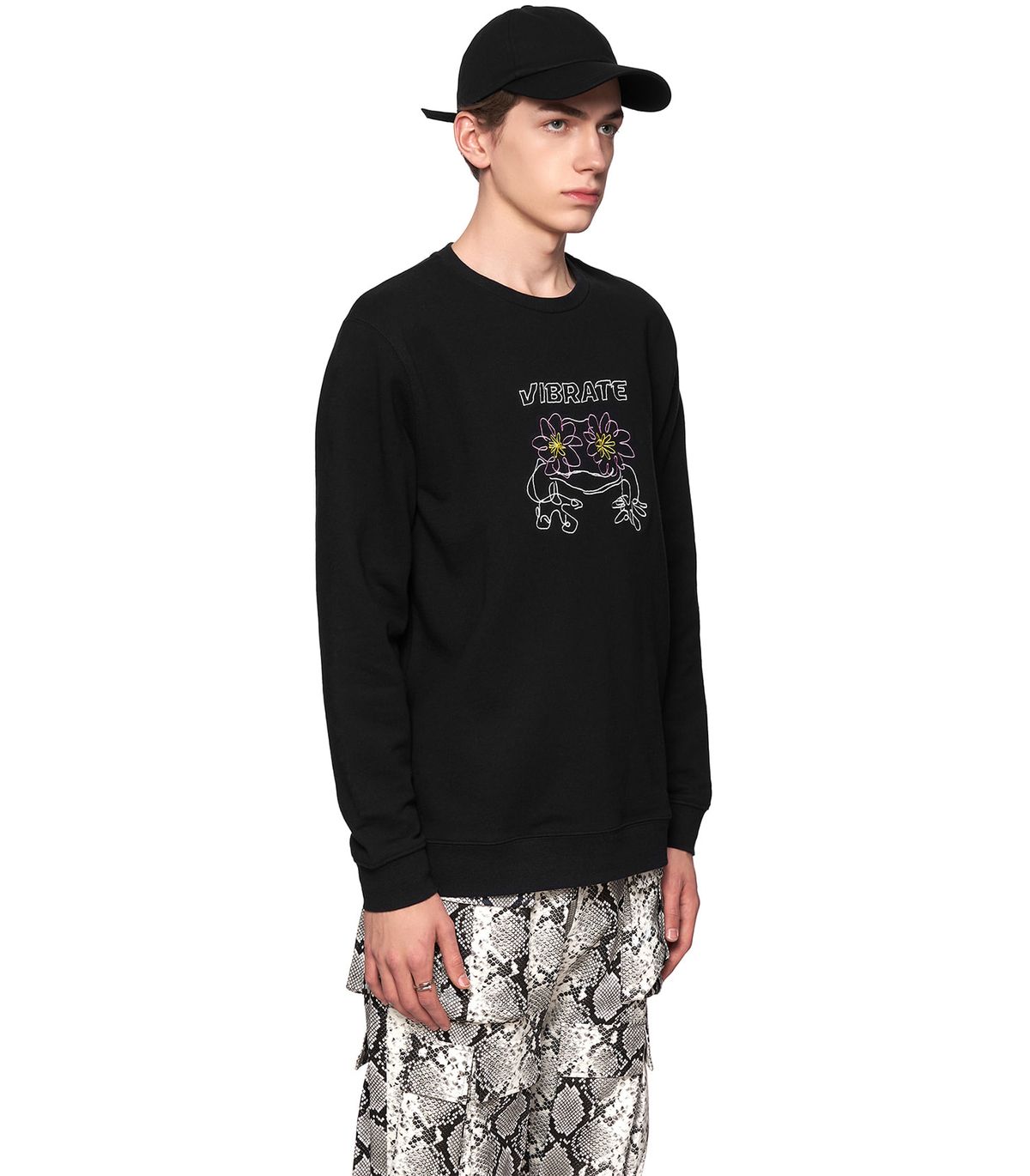 바이브레이트(VIBRATE) POP-EYES FROG LOGO SWEATSHIRTS (BLACK)