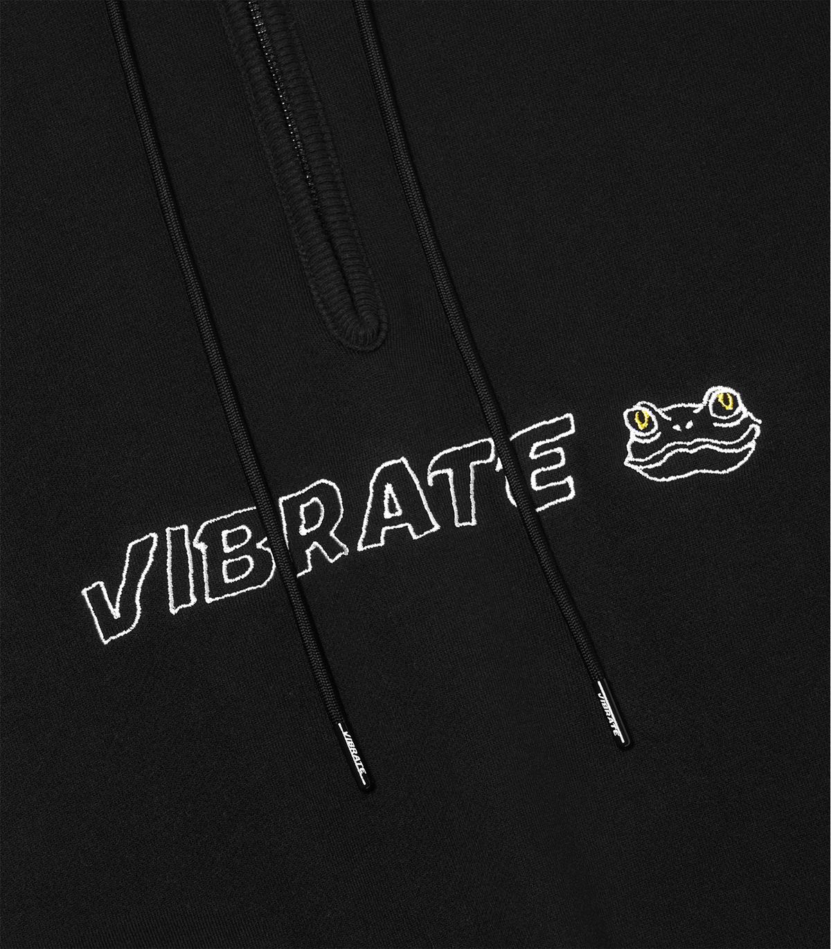바이브레이트(VIBRATE) SHAMAN FROG LOGO HALF ZIP HOODIE (BLACK)