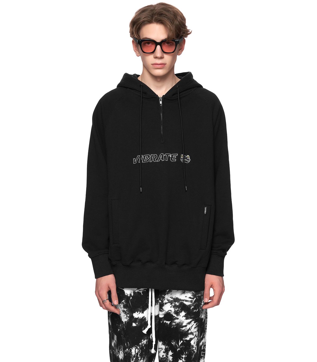 바이브레이트(VIBRATE) SHAMAN FROG LOGO HALF ZIP HOODIE (BLACK)